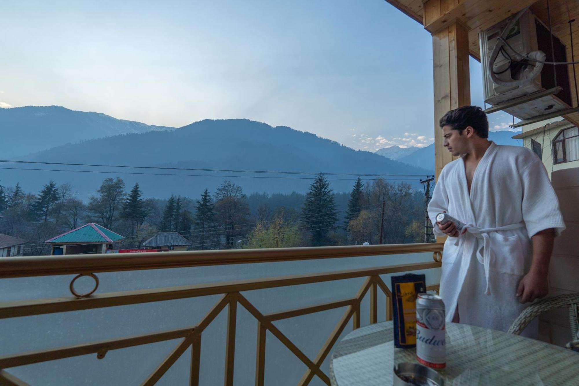 Hill River Resort By West Western Manāli Dış mekan fotoğraf